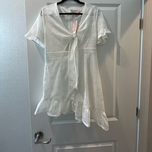 Bella & Bloom white dress with tie front. Size large NWT